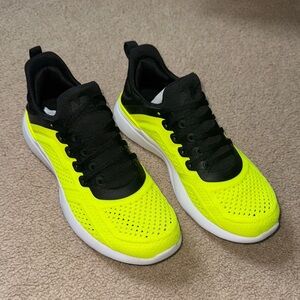 APL Techloom Tracer sneaker energy women’s size 5.5